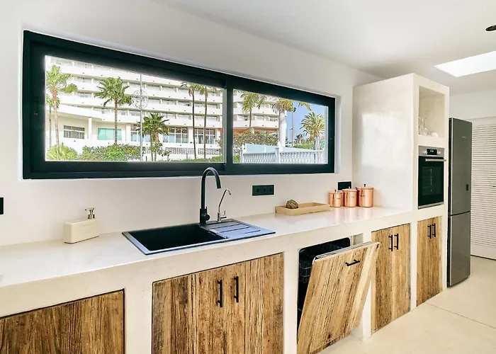 Flores 46 * Playa Feñabe